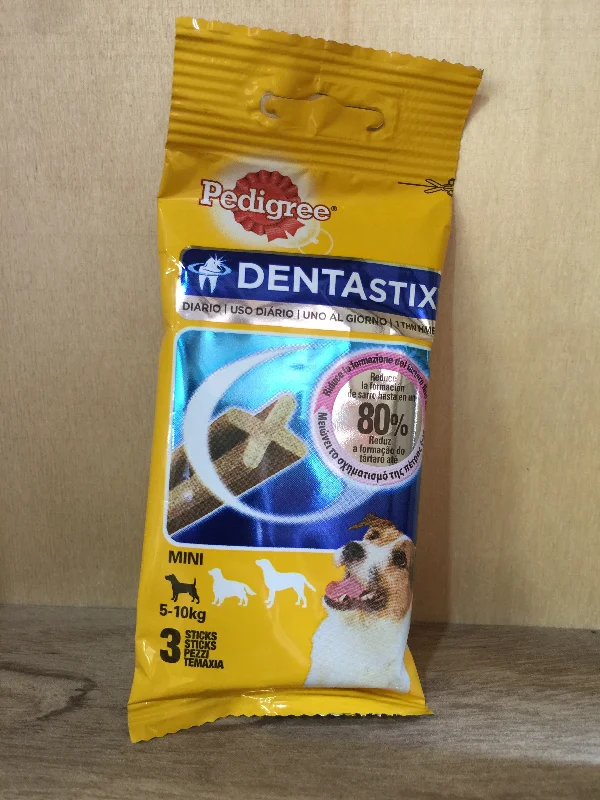  -Anti-scratch scratching board AND cat bed in onePedigree Dentastix 3 pack