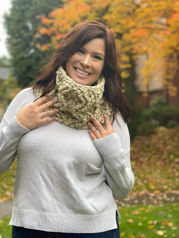  -Explosion-proof leash FOR LARGE dogsCrochet Kit - Diamond in the Rough Cowl