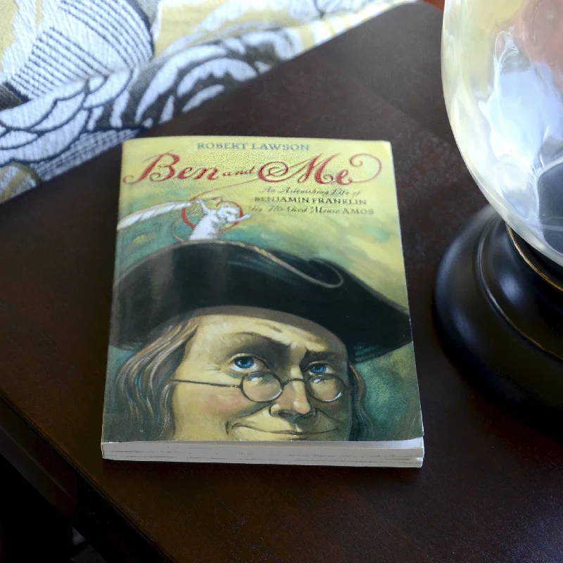  -Anti-scratch scratching board AND cat bed in oneBen and Me: An Astonishing Life of Benjamin Franklin by His Good Mouse Amos