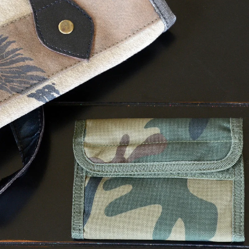 - Teething and chewing toys for puppiesCamouflage Wallet