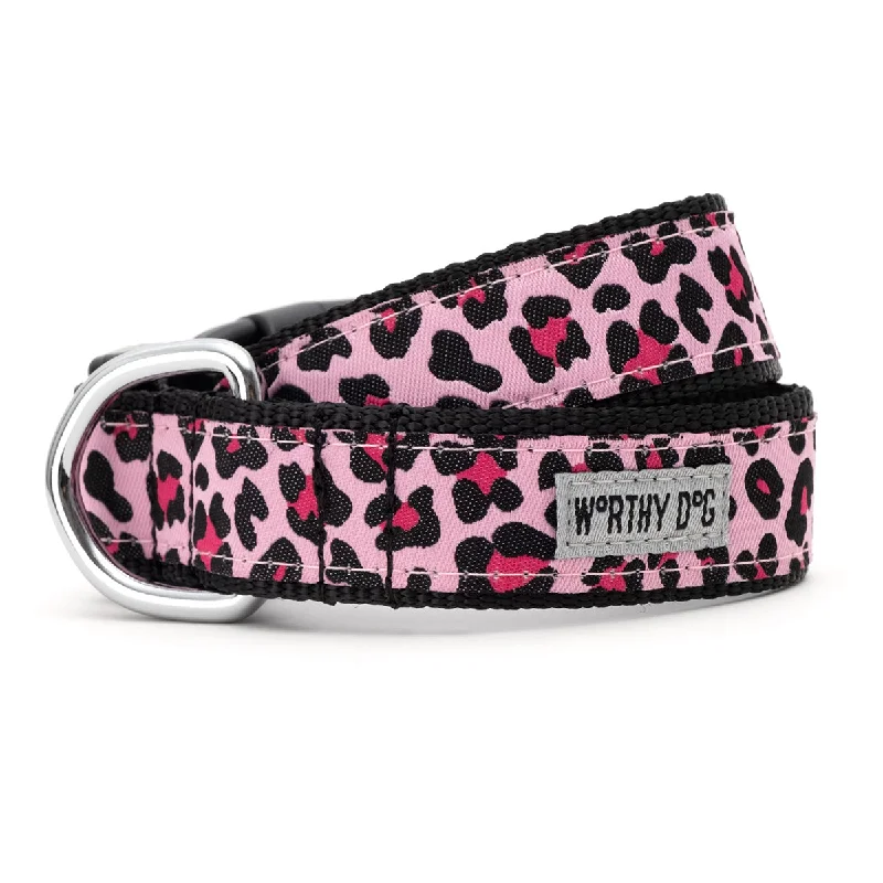  . **Dog traction rope is automatically retractable**Leopard Dog Collar